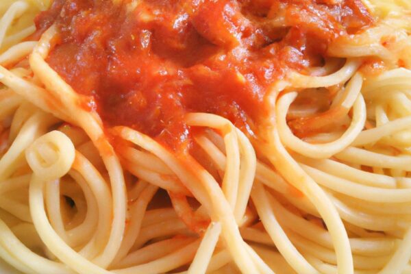 Domácí špagety s rajčatovou omáčkou
