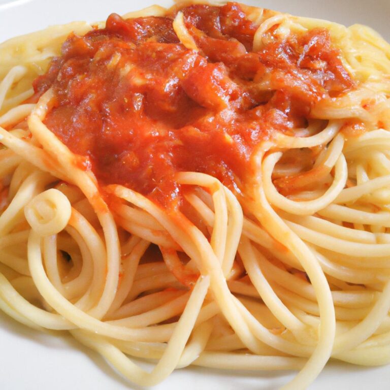 Domácí špagety s rajčatovou omáčkou