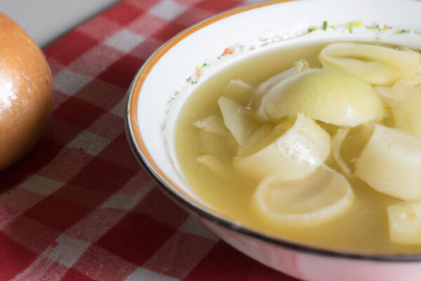 Polévka cibulačka se sýrem