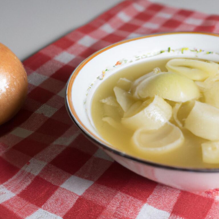 Polévka cibulačka se sýrem