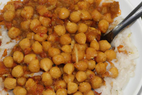 Pikantní cizrnové kari s rýží