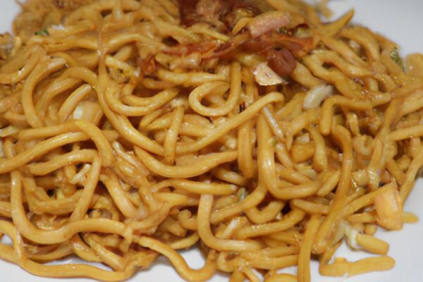 Smažené nudle s kuřecím masem