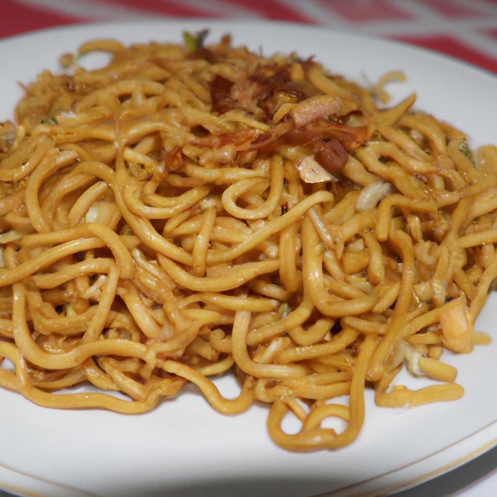 Smažené nudle s kuřecím masem