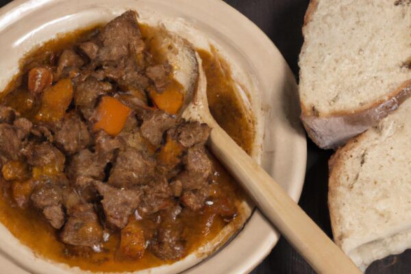 Staročeský guláš s chlebem